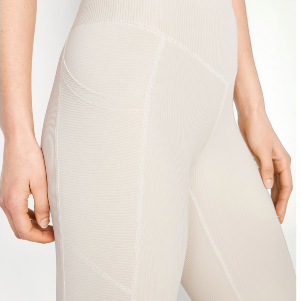 Old Navy Active Powersoft leggings and sports bra - Picture 12 of 12